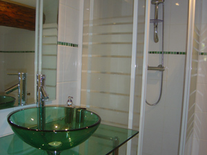 Chalet Bel Abri en-suite bathroom 2