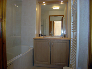 Le Slalom 14 bathroom