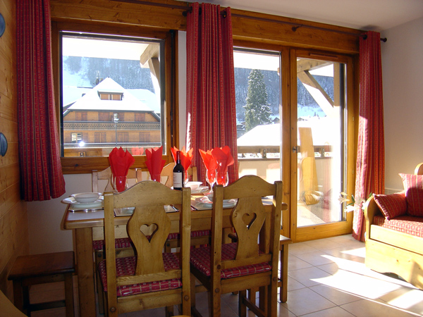 Le Slalom 14 Dining Area