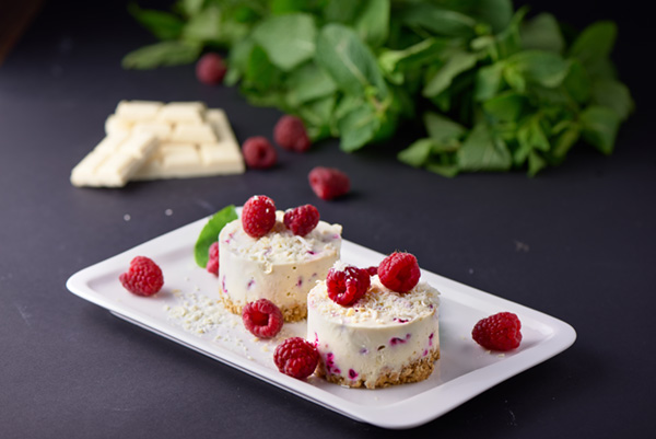 Bon Appetit White Chocolate & Raspberry Cheesecake